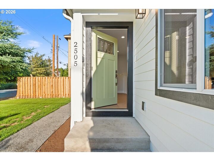 Property Photo: 2505 N Winchell St OR 97217