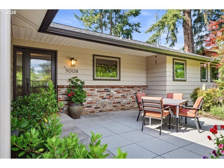 Property Photo: 5008 Eureka Way WA 98661