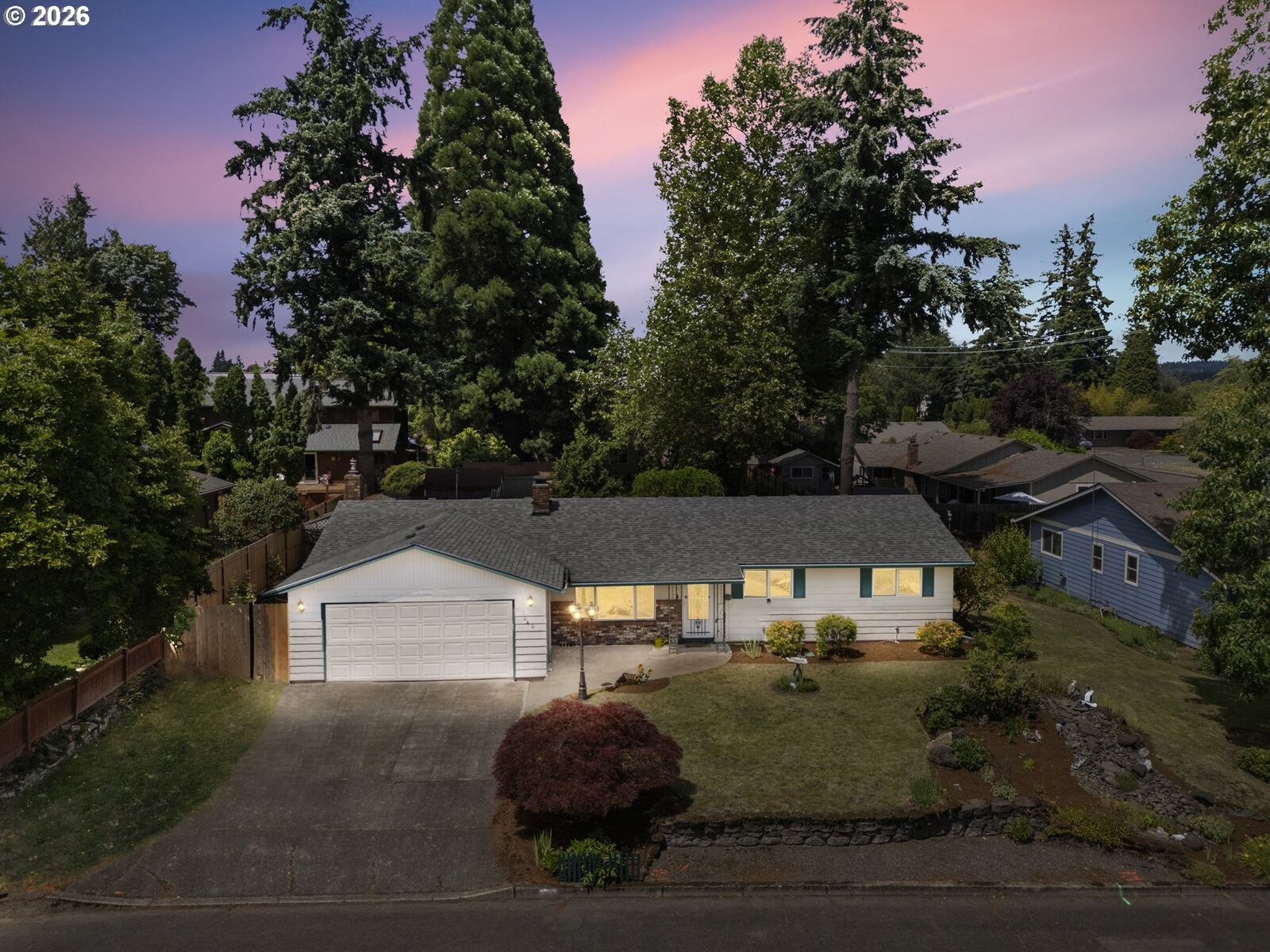 Property Photo:  1040 NE 12th Pl  OR 97013 