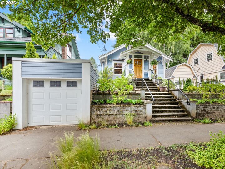 Property Photo: 1221 SE Rex St OR 97202