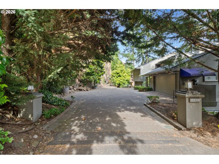 Property Photo:  2236 Summit Ct  OR 97034 