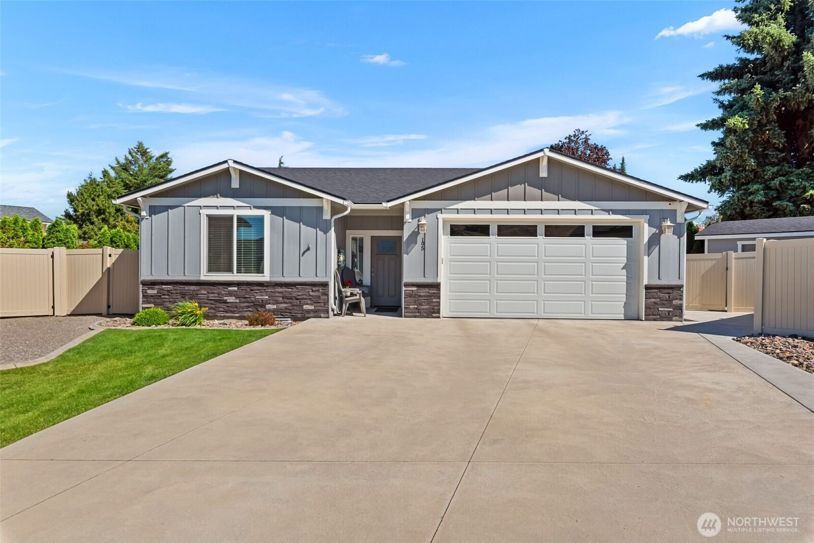 Property Photo: 195 Pershing Circle WA 98801