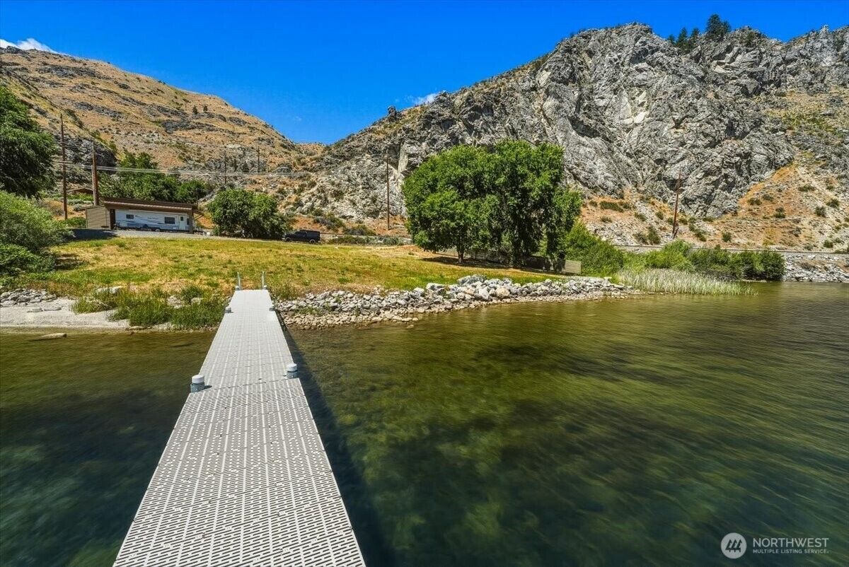 Property Photo: 200 Stayman Flats Rd WA 98816