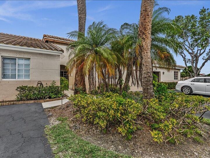 Property Photo: 4991 SW 32nd Avenue 4991 FL 33312