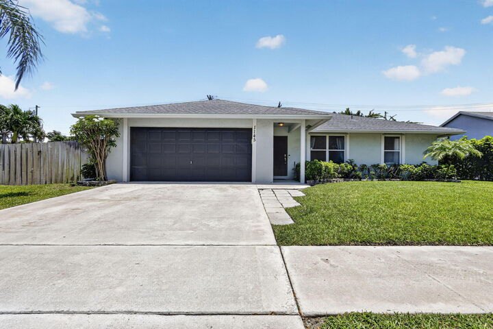 Property Photo:  1145 Julia Heights Drive  FL 33462 