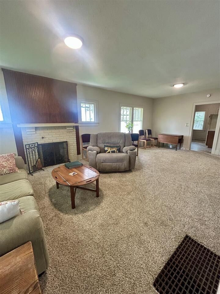 Property Photo:  242 SW 1st  IN 47374 