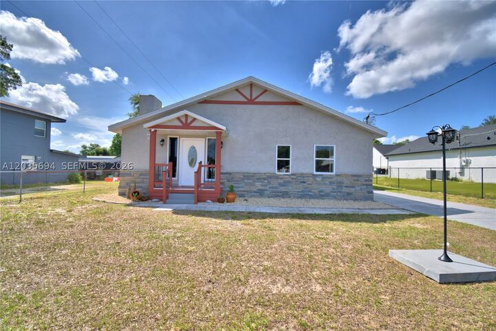 Property Photo: 208 Center Street FL 33823