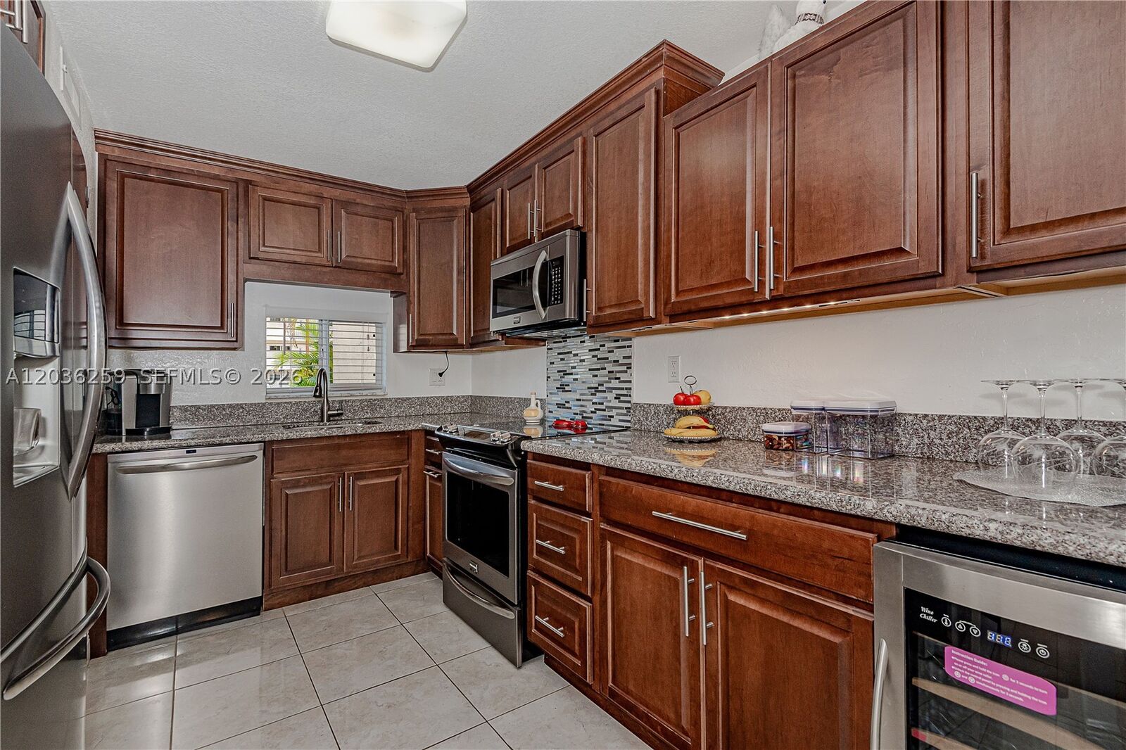 Property Photo: 9410 N Hollybrook Lake Dr 11-109 FL 33025