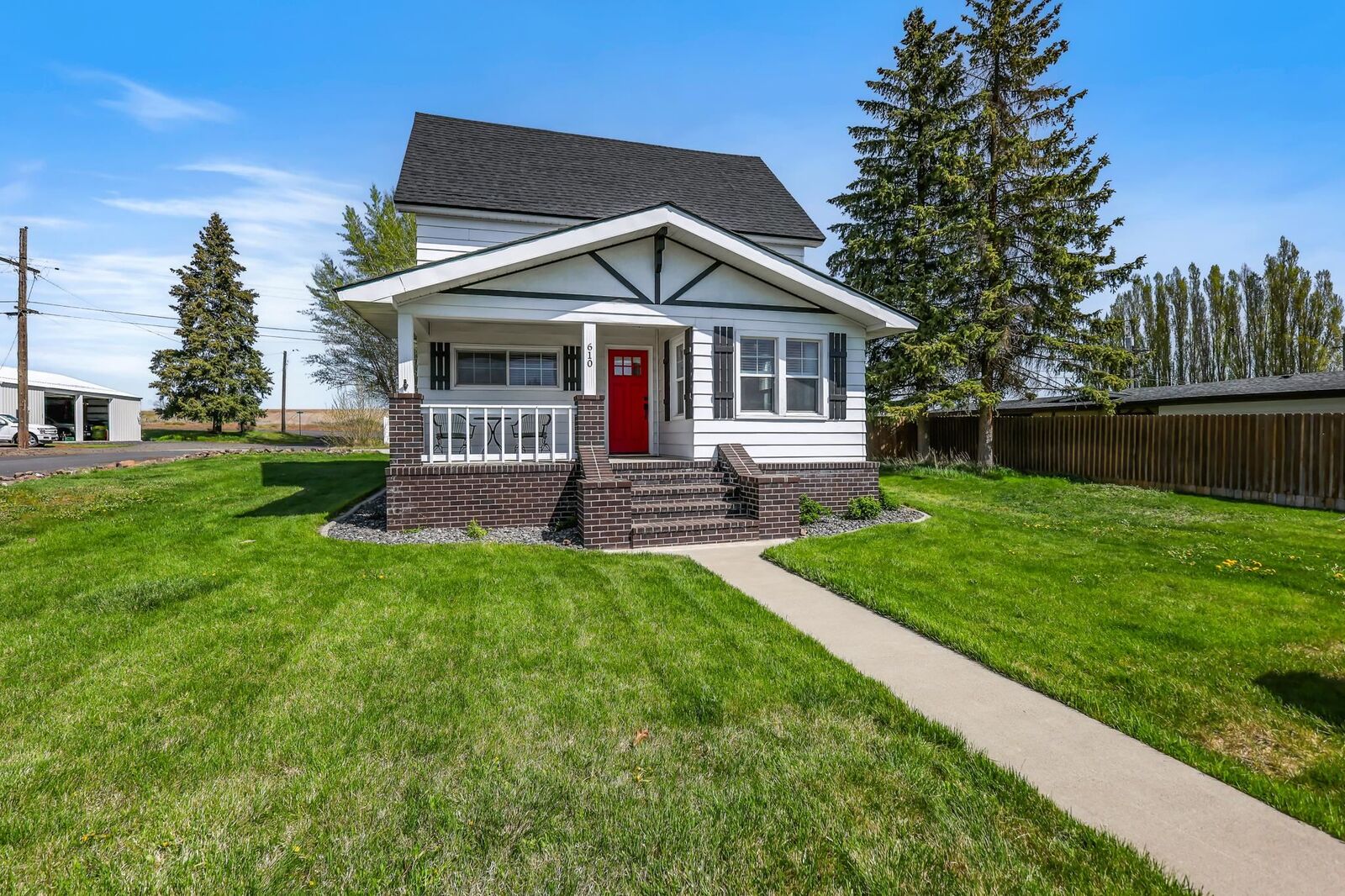 Property Photo: 610 Ross St WA 99122