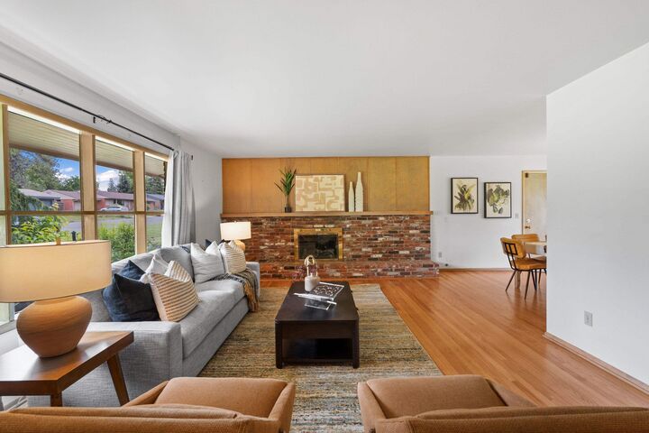Property Photo: 4218 S Helena St WA 99203