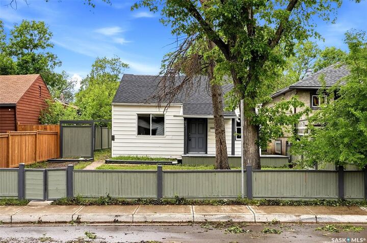 Property Photo: 922 Athol Street SK S4T 3B7