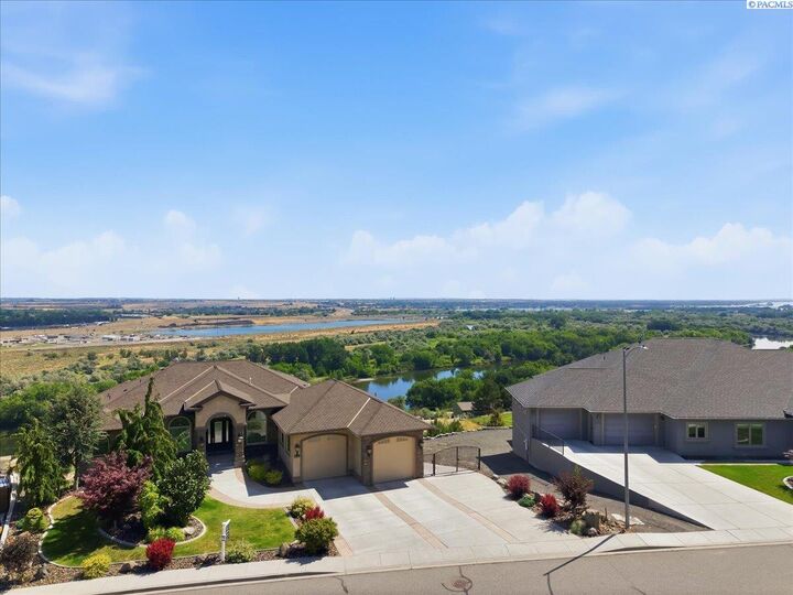 Property Photo:  1051 Allenwhite Dr  WA 99352 