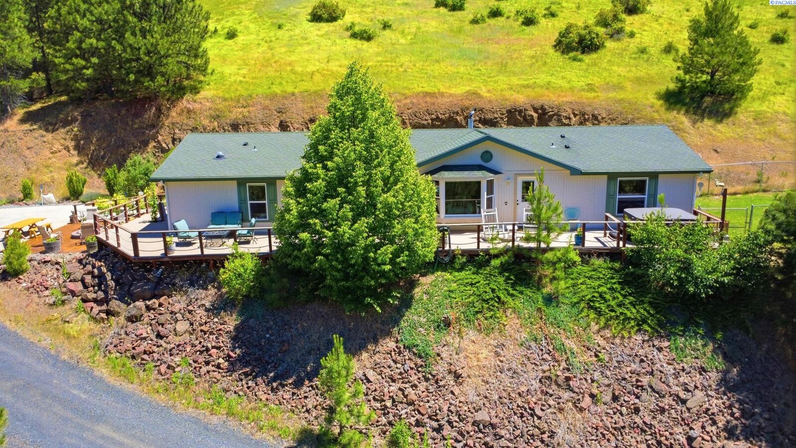 Property Photo: 103 Zani Ln WA 99328