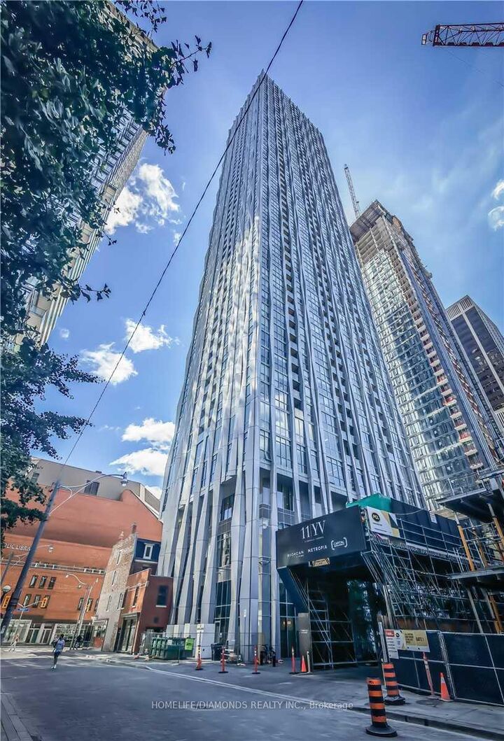 1 Yorkville Avenue 3302 — photo 1
