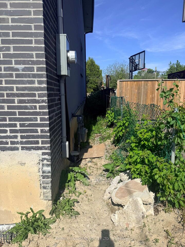 Property Photo: 783 Midland Avenue ON M1K 4E5