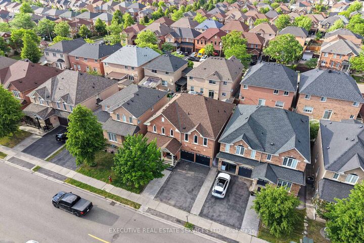 Property Photo: 7 Chapparal Drive ON L6R 3C5