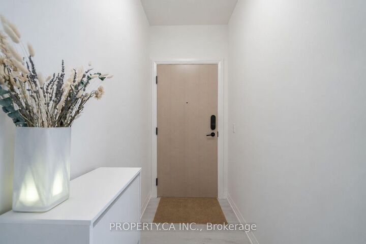 Property Photo:  280 Dundas Street W 1702  ON M5T 0E3 