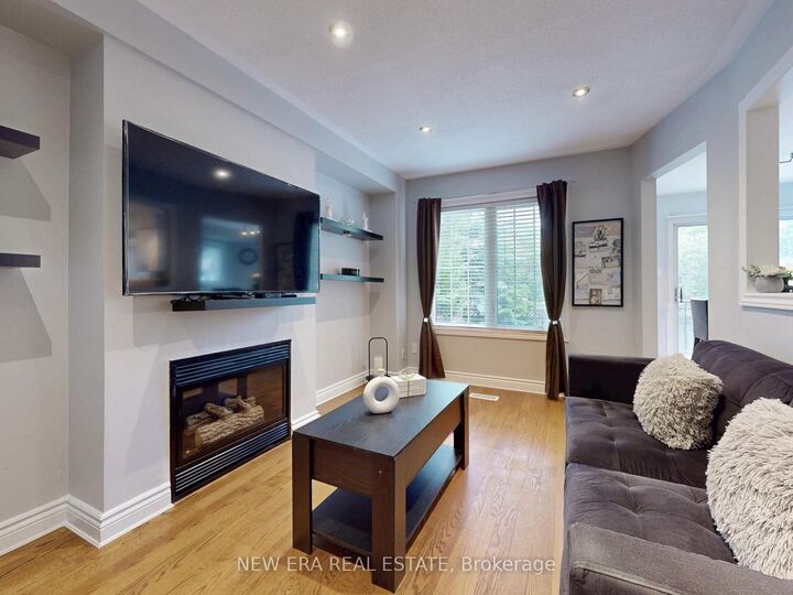 Property Photo: 5380 Floral Hill Crescent ON L5V 1V3
