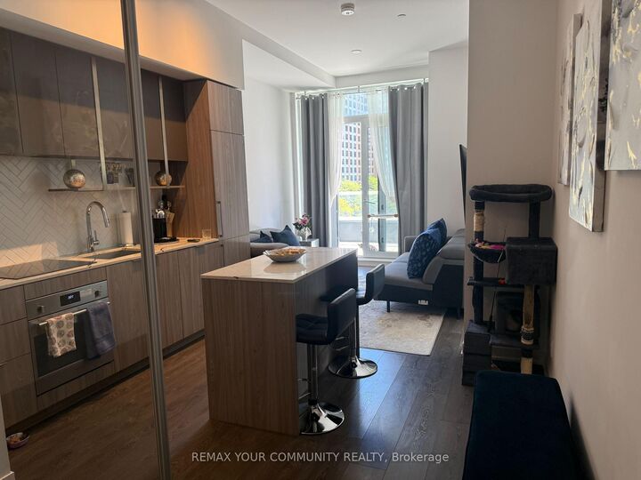 Property Photo: 15 Holmes Avenue 401 ON M2N 0L4