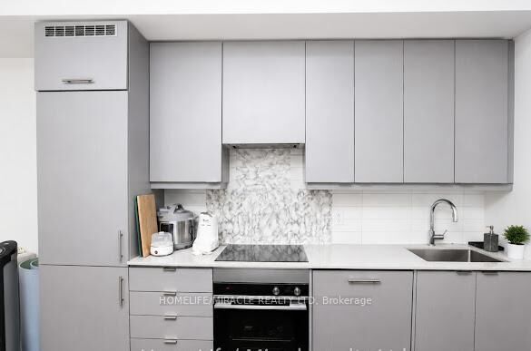 Property Photo: 36 Elm Drive 1003 ON L5B 0N3