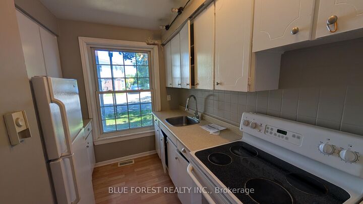 36 Arbour Glen Crescent — photo 1