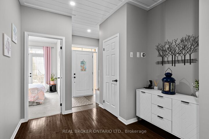 Property Photo: 3321 Beach Club Boulevard ON L3V 0E1
