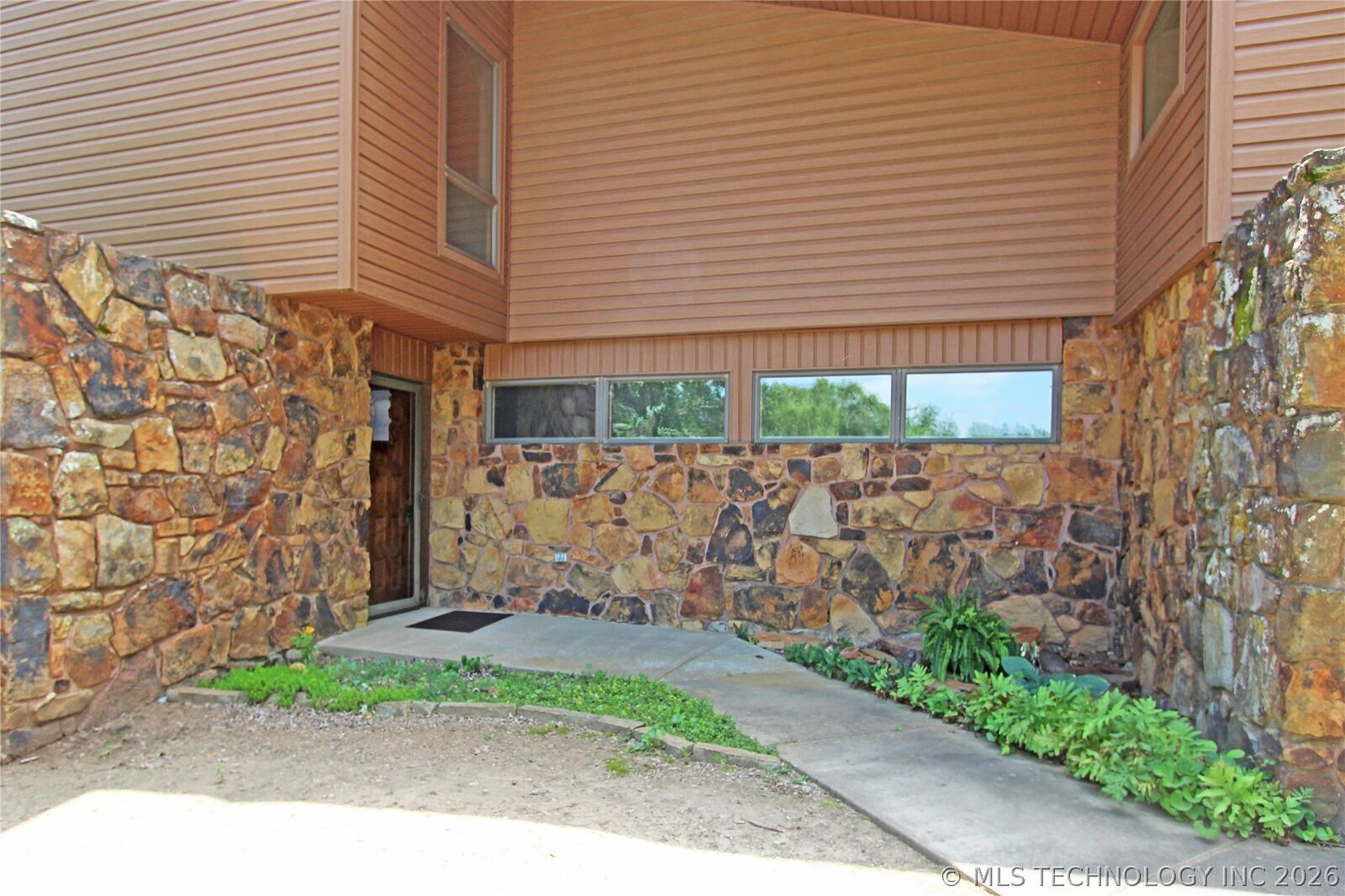 Property Photo: 819 W Seminole Avenue OK 74048