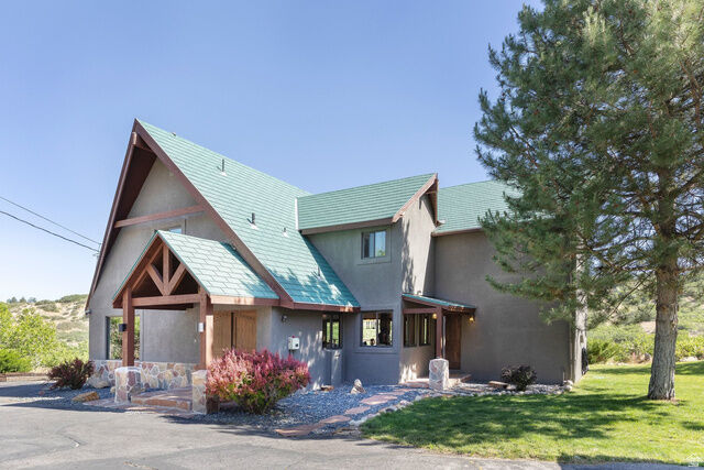 Property Photo: 2105 E Dimple Dell Rd UT 84092