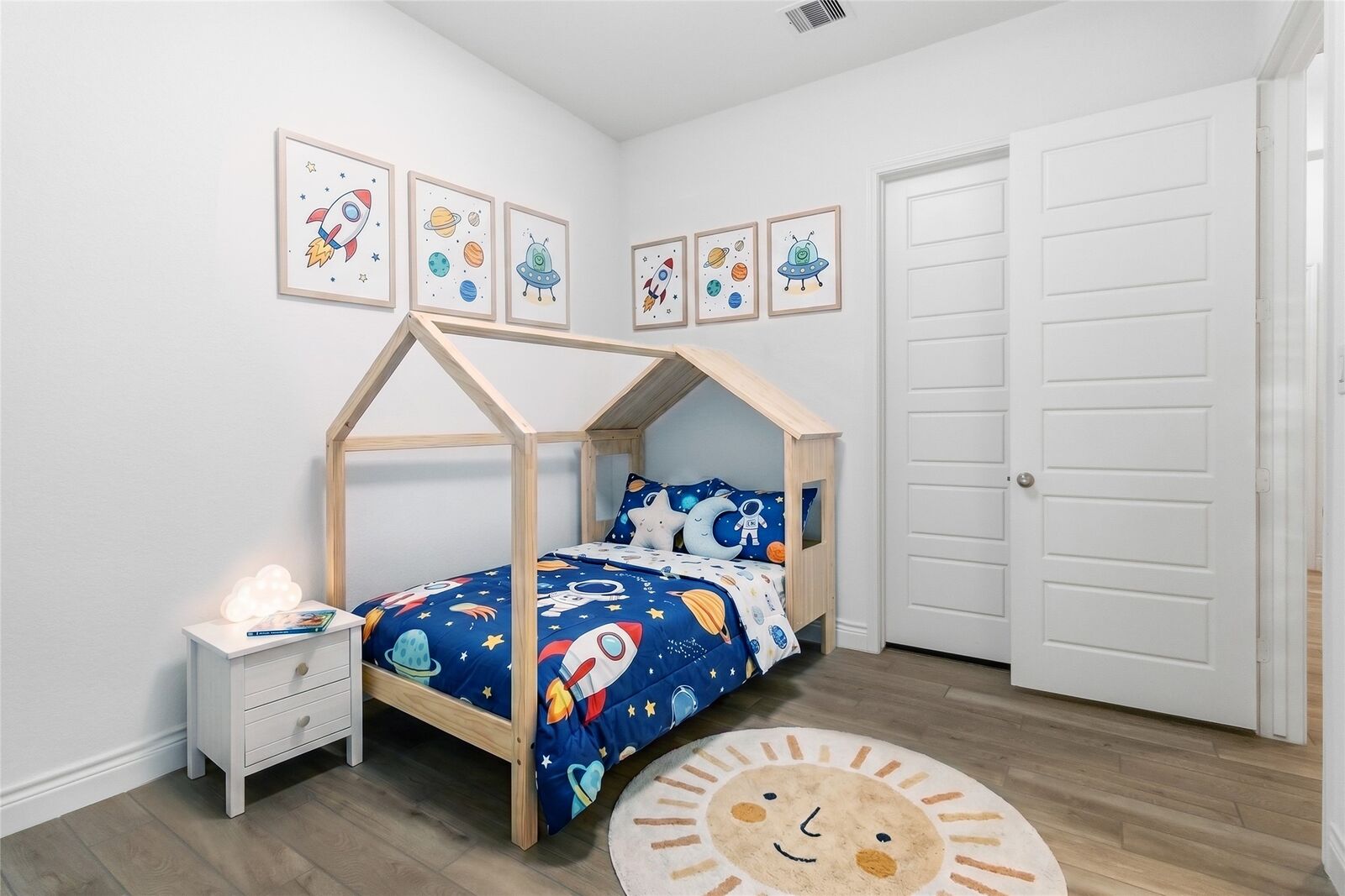 Property Photo:  425 Juana Way Street  TX 78132 
