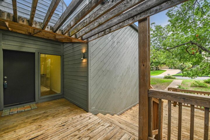 Property Photo:  8804 Mountain Path Circle  TX 78759 
