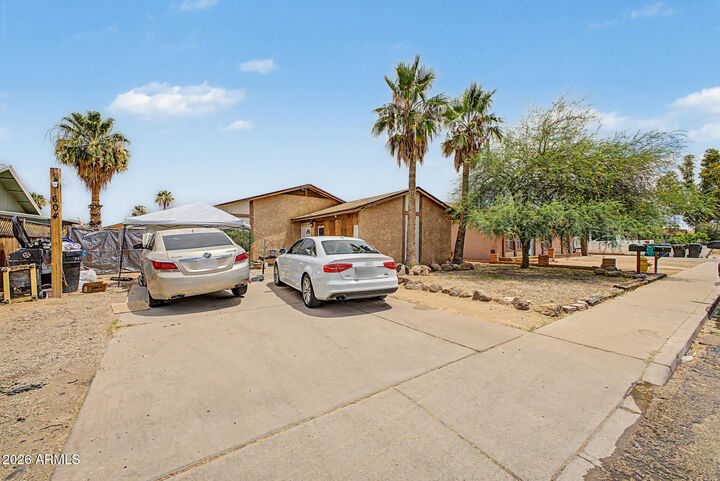 Property Photo: 604 W Emelita Avenue AZ 85210