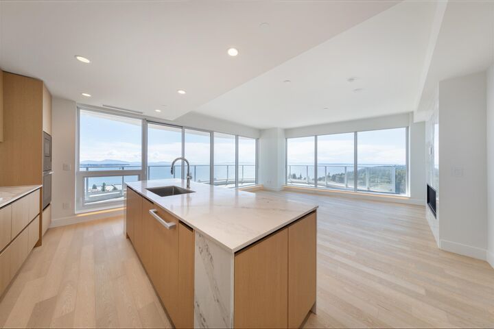 Property Photo: 1475 Foster Street 1605 BC V4B 0C9