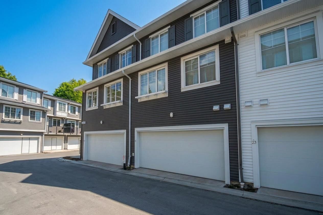 Property Photo: 16337 15 Avenue 22 BC V4A 0C3