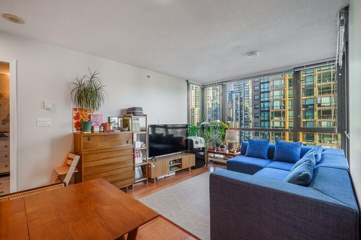 Property Photo: 1367 Alberni Street 1706 BC V6E 4R9