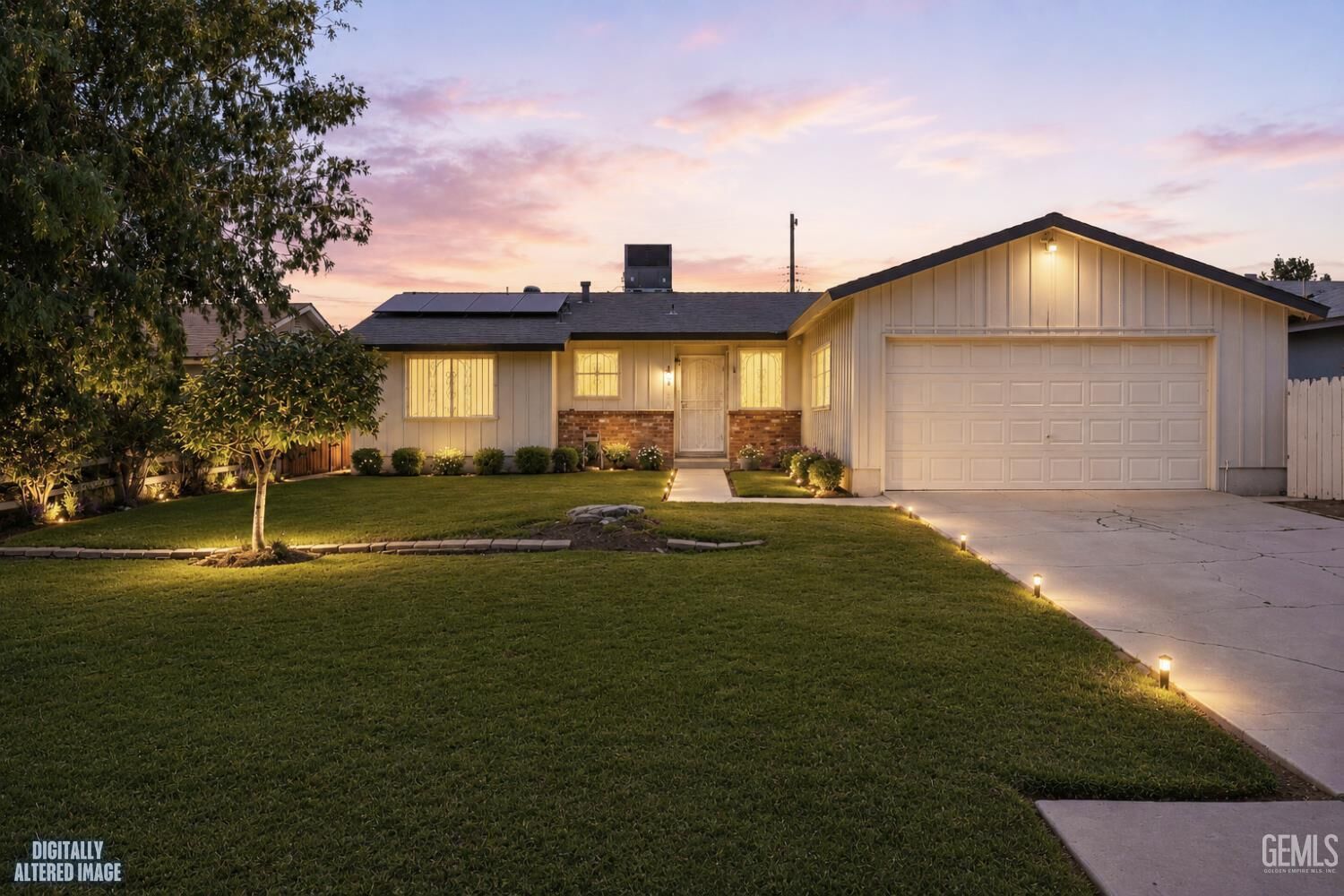 Property Photo:  2804 Pomona Street  CA 93305 