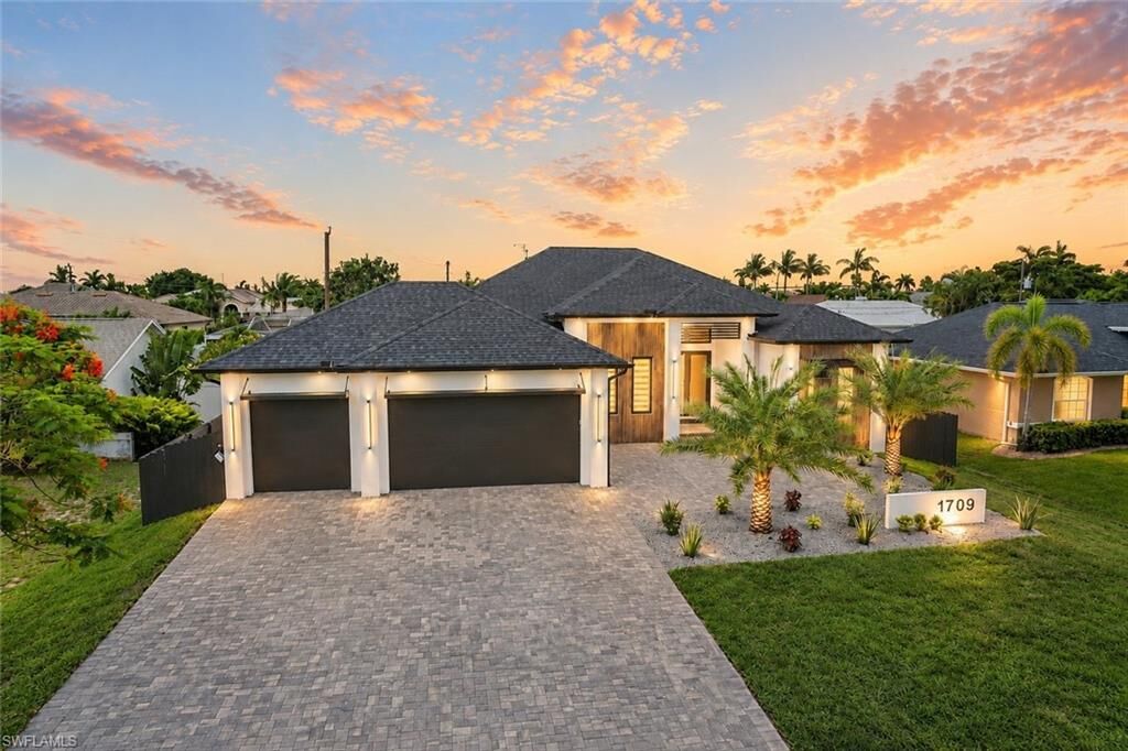 Property Photo:  1709 SW 43rd Ln  FL 33914 