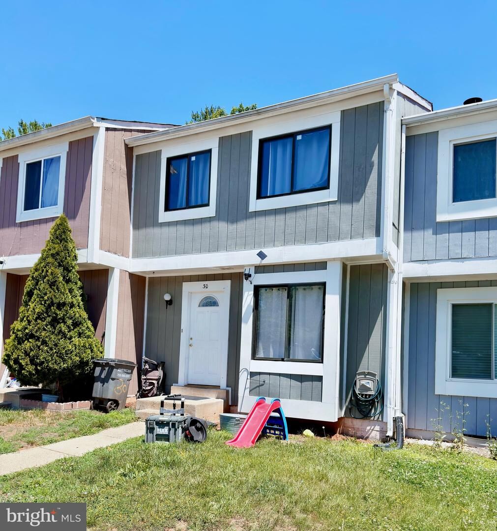Property Photo:  30 Sugarland Square Court  VA 20164 