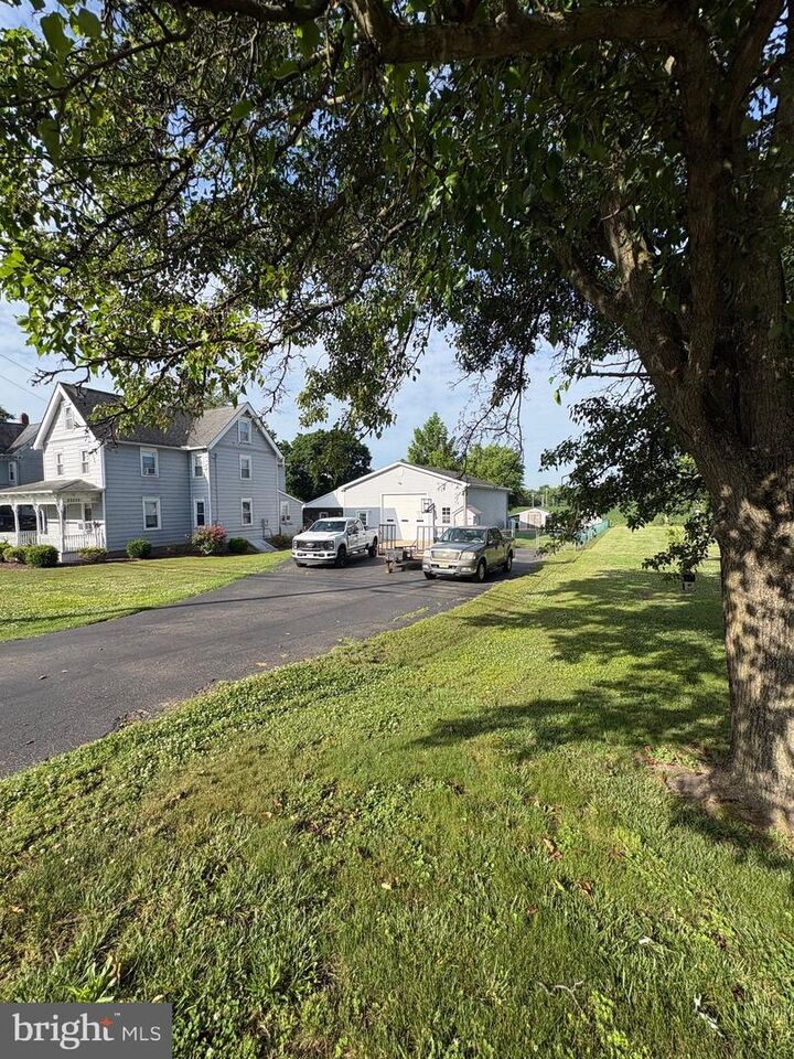 Property Photo:  909 Main St Canton  NJ 08079 