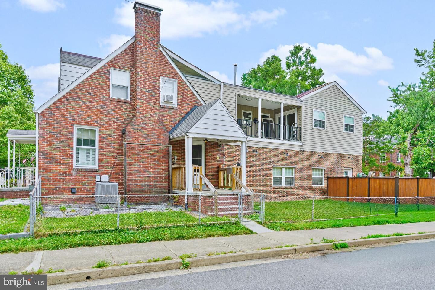 Property Photo: 1101 17th Street S VA 22202