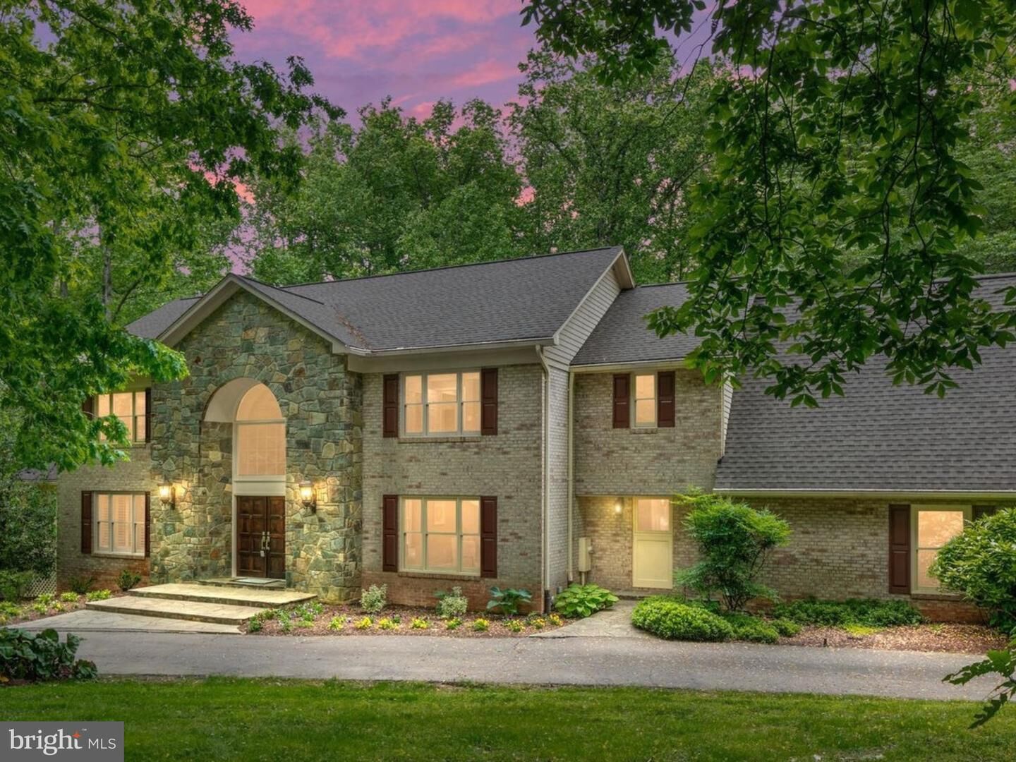 Property Photo: 431 Olympia Way VA 22066