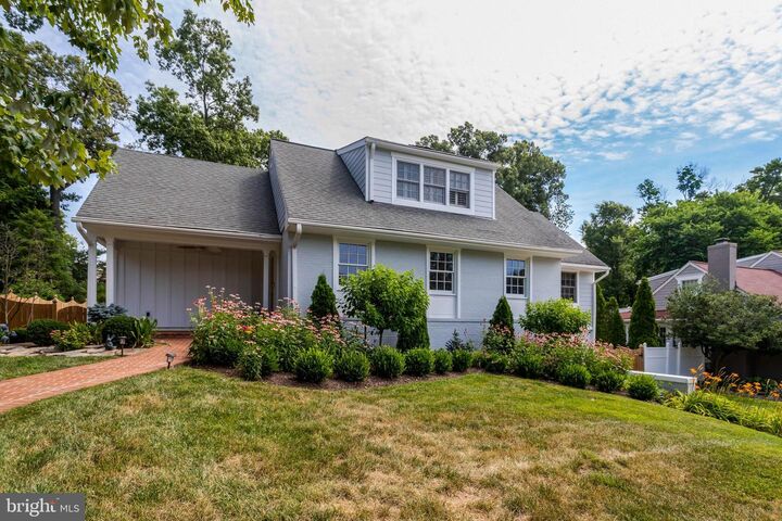 Property Photo:  904 Waynewood Boulevard  VA 22308 