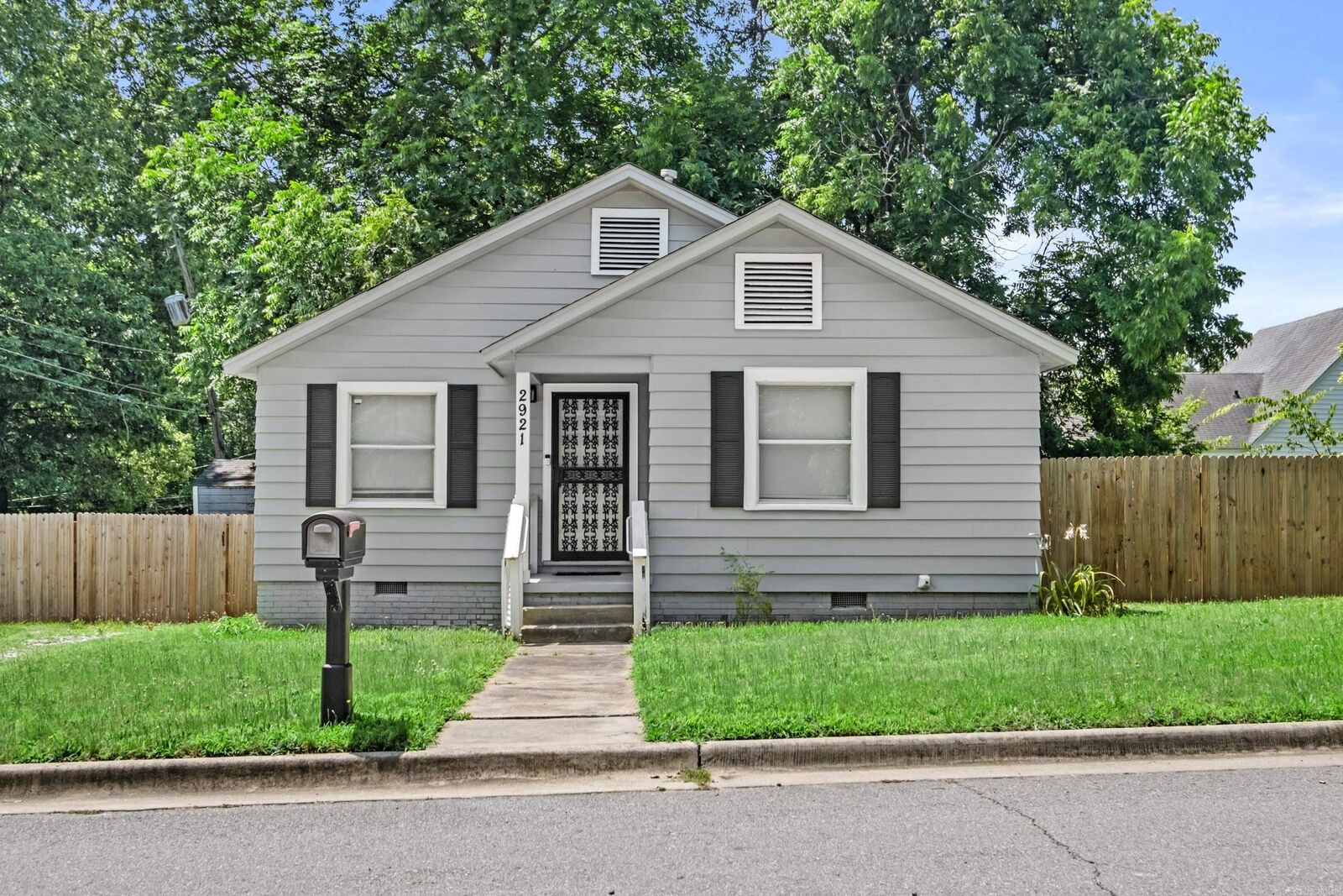 Property Photo: 2921 W 17th Street AR 72204