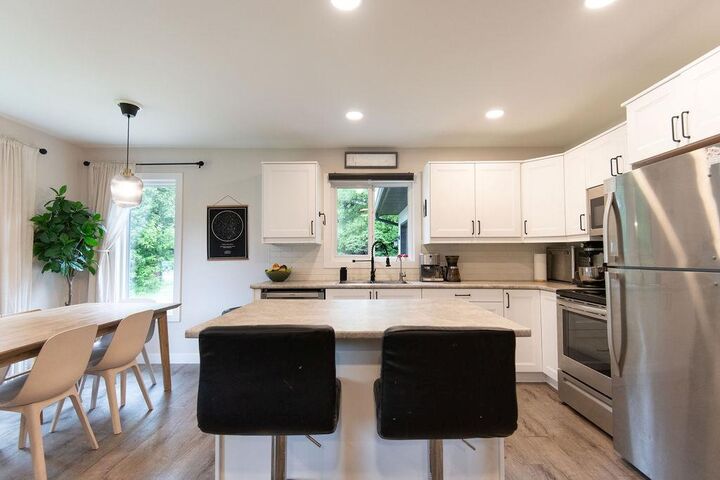 Property Photo:  325 Kroeker Avenue  MB R5G 0H2 