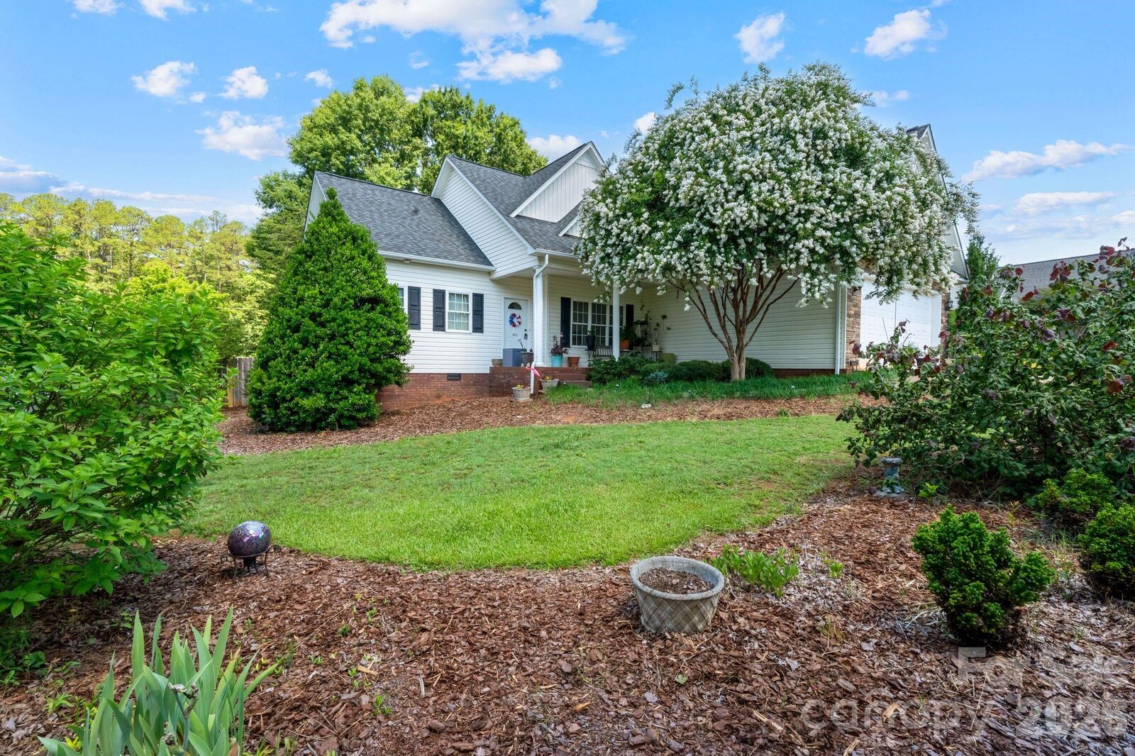 Property Photo: 1621 Herbie Circle NC 28658