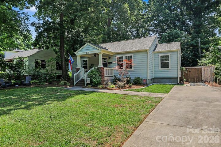 Property Photo: 2612 Roslyn Avenue NC 28208