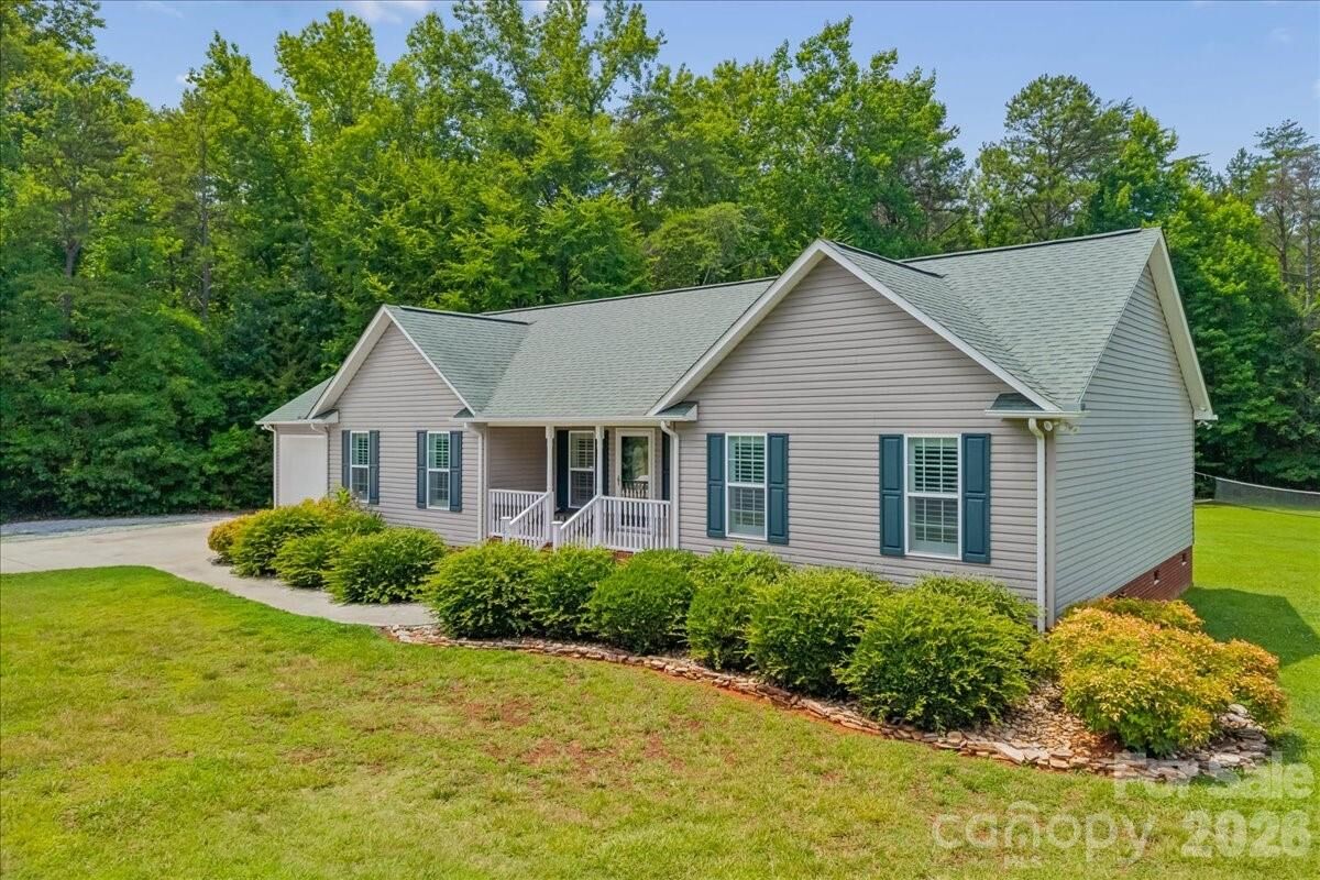 Property Photo:  1512 Kinglet Drive  SC 29745 