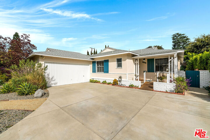 Property Photo:  11889 Tiara St  CA 91607 