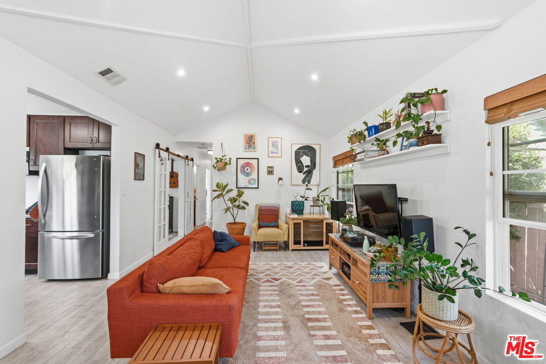 Property Photo: 3830 W 59th St CA 90043