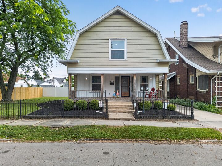 Property Photo:  618 Yeoman Street  OH 43160 