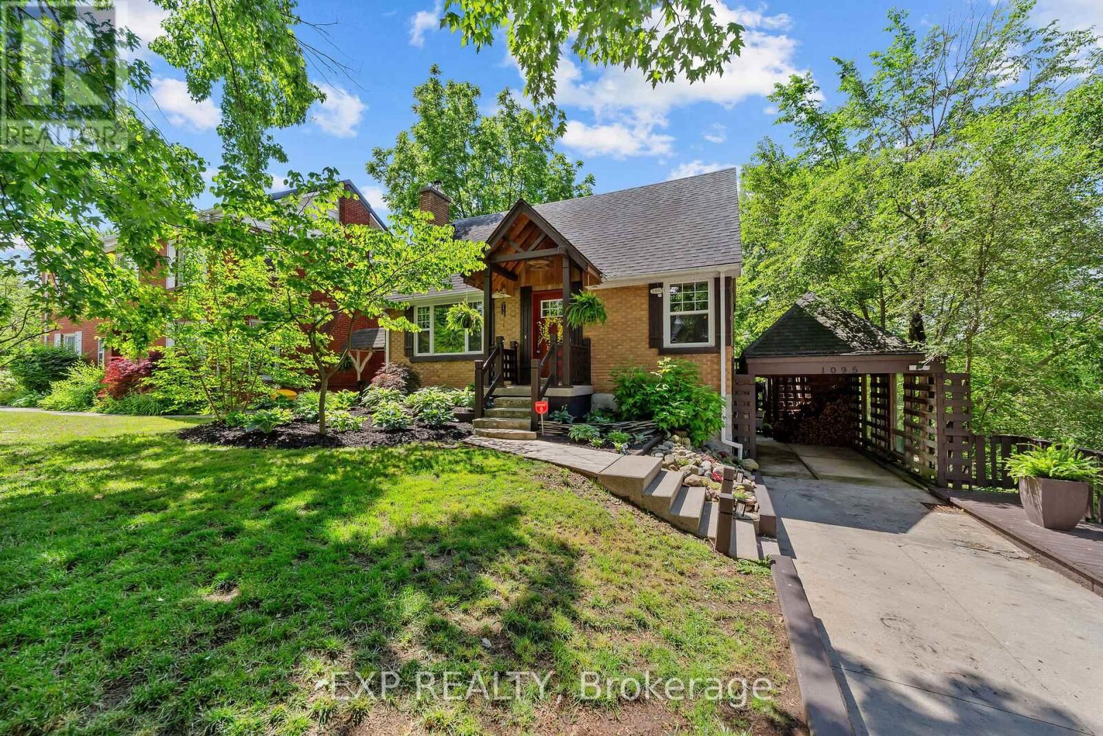 Property Photo:  1095 Hamilton Road  ON N5W 1A7 